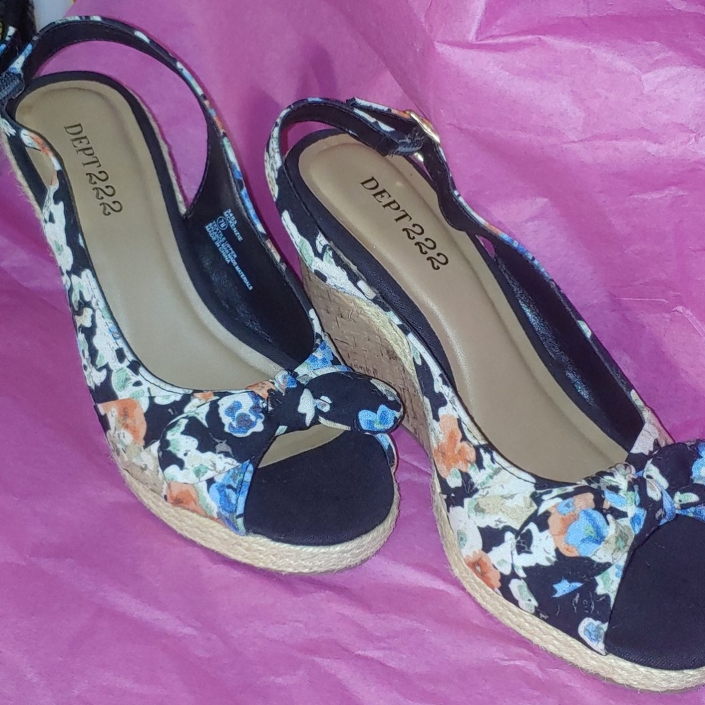 Adorable dept. 222 wedge sandals!!